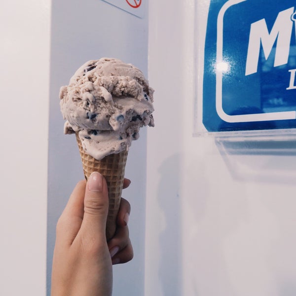 7/1/2016 tarihinde Nicole E.ziyaretçi tarafından Mikey Likes It Ice Cream'de çekilen fotoğraf