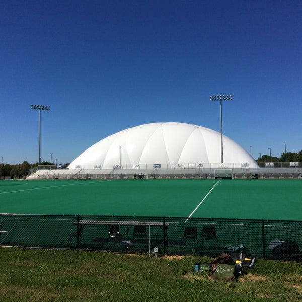This is a fantastic place for sports, particularly for field hockey. But they need to open the parking lot adjacent to the field hockey pitch & dome to make it more convenient for teams and spectators
