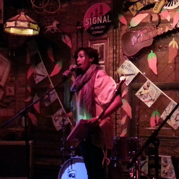 รูปภาพถ่ายที่ Phoenix Hill Tavern โดย Kate O. เมื่อ 9/21/2013