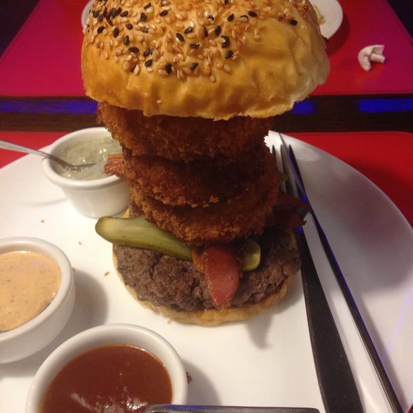 Das Foto wurde bei Meatpacking NY Prime Burgers von Wellington R. am 6/26/2016 aufgenommen