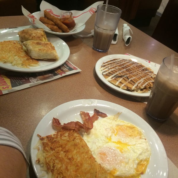 Photo taken at Denny&#39;s by Marjorie R. on 10/5/2015