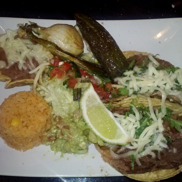 Снимок сделан в Sammy&#39;s Mexican Grill пользователем Becky C. 10/5/2013