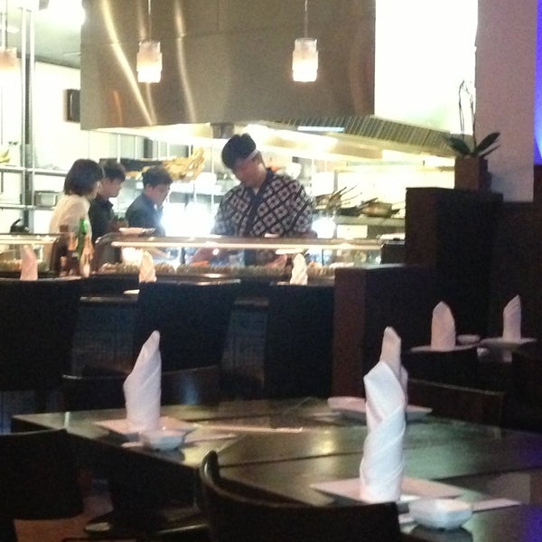 Photo taken at Bluefin Japanese Restaurant &amp; Lounge by Bella R. on 8/27/2013