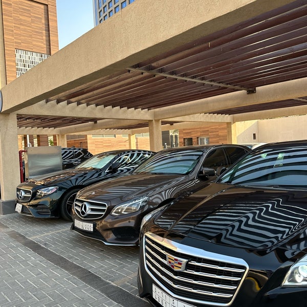 Das Foto wurde bei DoubleTree by Hilton Riyadh - Al Muroj Business Gate von Mohammed B. am 9/3/2023 aufgenommen