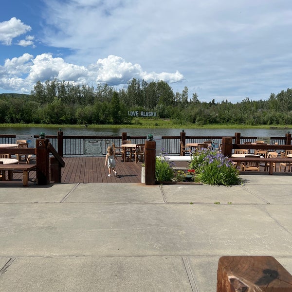 Pike's Landing 4438 Airport Way