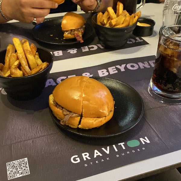 Foto diambil di Graviton Steak Burger oleh N pada 10/5/2023