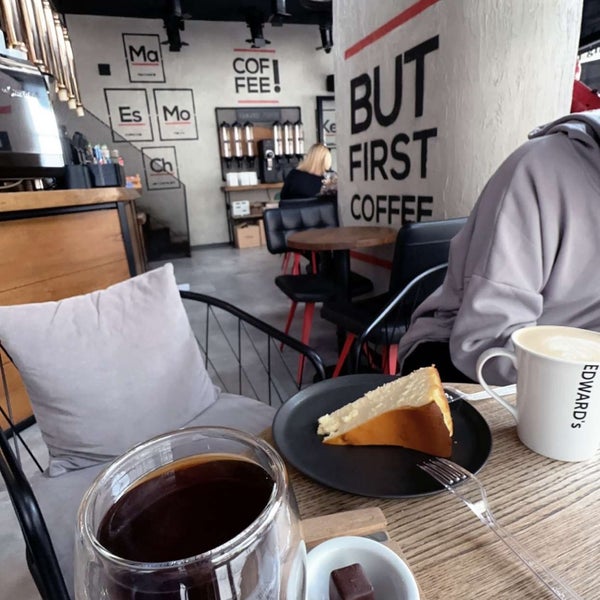 Foto diambil di Edward&#39;s Coffee oleh Fahad Bin Thamer ⚜️ pada 5/18/2023