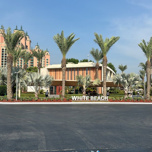Foto diambil di WHITE Beach Dubai oleh Haya pada 11/3/2023