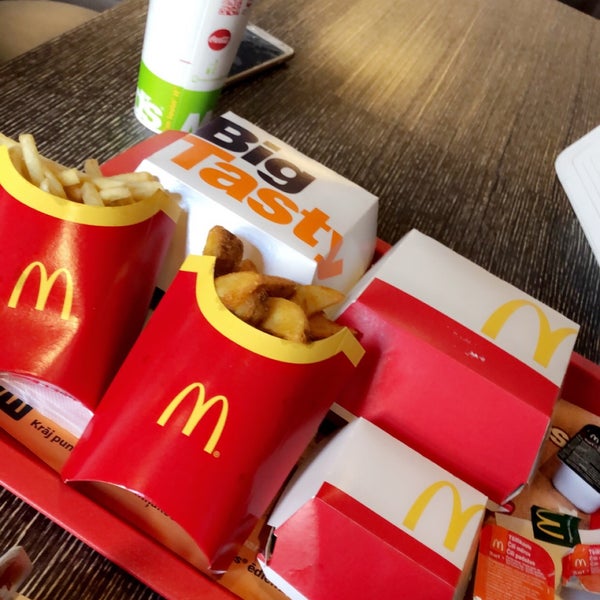 Photo taken at McDonald&#39;s by Ivo Š. on 6/25/2019
