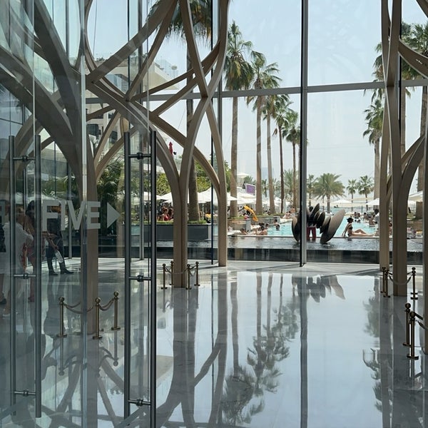 Foto tirada no(a) FIVE Palm Jumeirah Dubai por ABDULKARIM em 5/6/2024