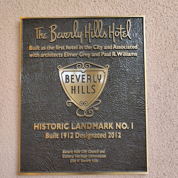 Foto diambil di Beverly Hills Hotel oleh SM. pada 1/29/2023