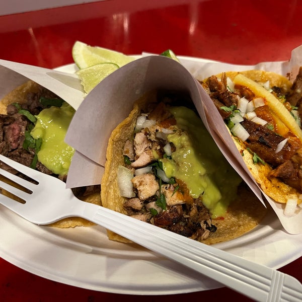 Foto scattata a Los Tacos No. 1 da Ria L. il 4/25/2023