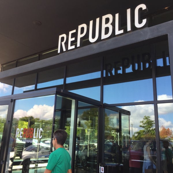 Photo taken at Republic Gastropub by Jessica C. on 9/30/2018