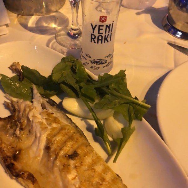 Снимок сделан в Çapari Restaurant пользователем Numan B. 10/29/2020