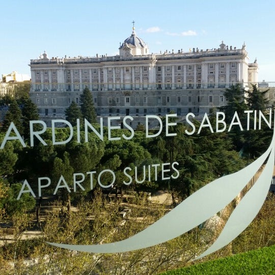 Foto tirada no(a) Apartosuites Jardines de Sabatini Madrid por Donal K. em 4/6/2015