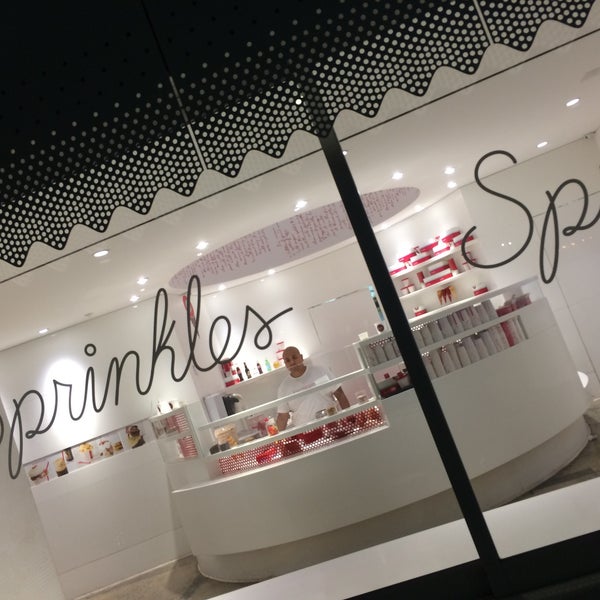 8/5/2016에 AA님이 Sprinkles Beverly Hills Ice Cream에서 찍은 사진