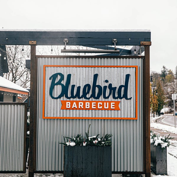 รูปภาพถ่ายที่ Bluebird Barbecue โดย Bluebird Barbecue เมื่อ 1/5/2023