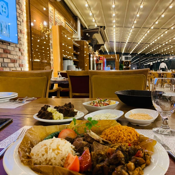 1/11/2022 tarihinde ♠️ Black Man ♠️ziyaretçi tarafından Çamlıca Restaurant Malatya Mutfağı'de çekilen fotoğraf