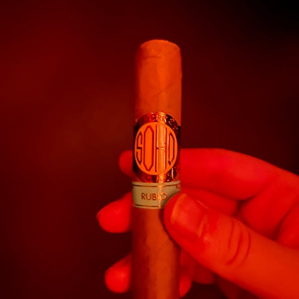 Foto tirada no(a) SoHo Cigar Bar por Matthew N. em 8/14/2023
