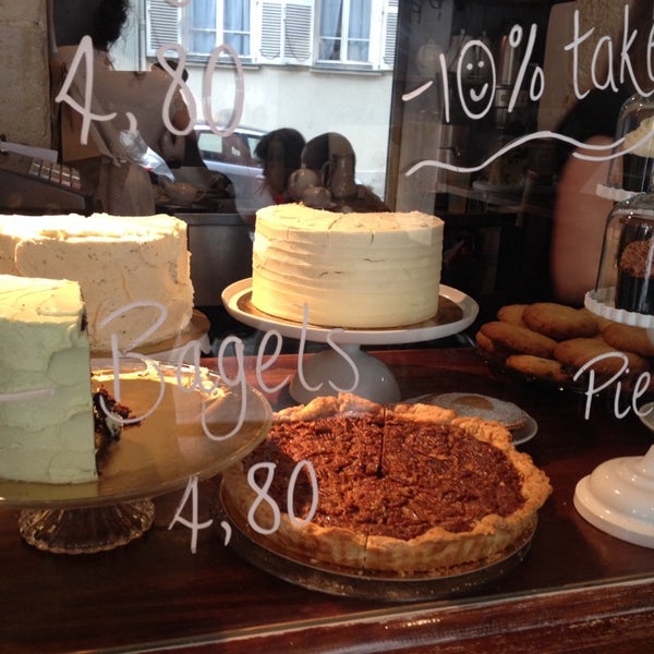 Foto tirada no(a) Sugarplum Cake Shop por Maroa L. em 4/20/2014