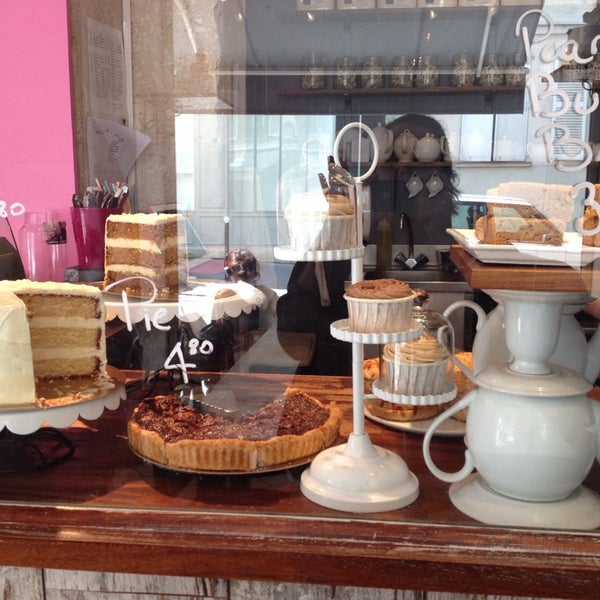 Foto scattata a Sugarplum Cake Shop da Maroa L. il 8/29/2014