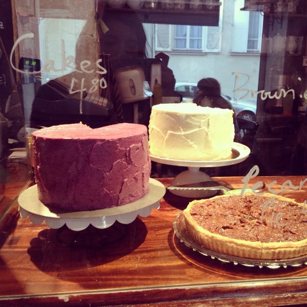รูปภาพถ่ายที่ Sugarplum Cake Shop โดย Maroa L. เมื่อ 2/7/2014