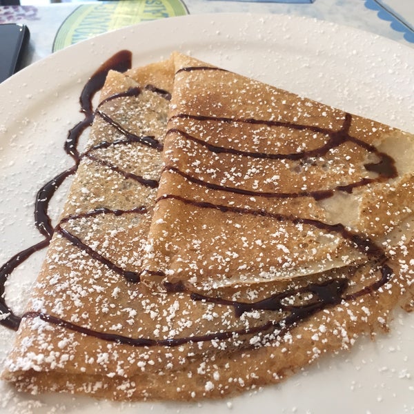 Photo taken at Crepes n&#39; Crepes by Mohamed A. on 9/12/2015