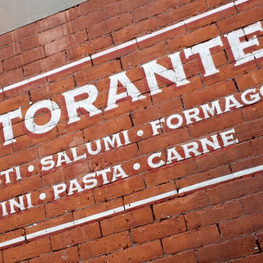 Foto tirada no(a) Italian Food Center por Paul W. em 8/6/2014