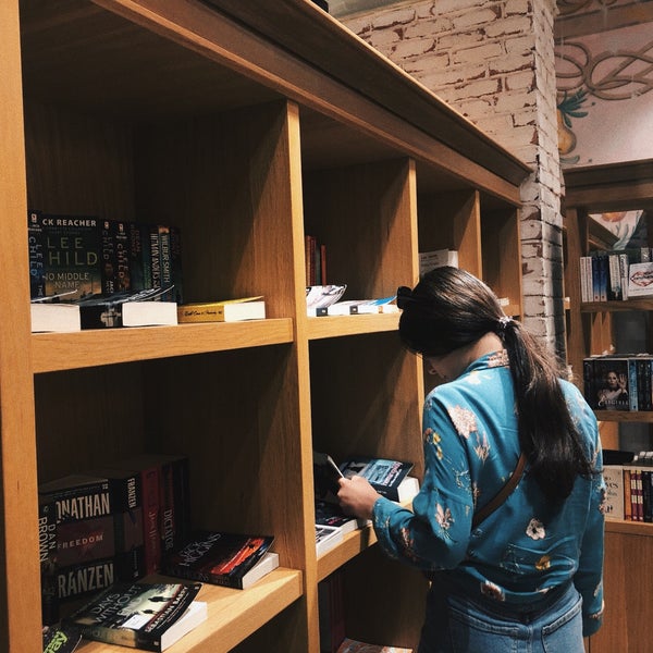 Baku book center. Baku book Center Эстетика. Магазин книги в Баку. Магазин книги в Баку о магазине.