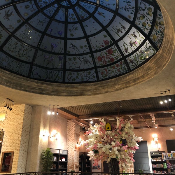 Baku book center. Baku book Centre. Baku book Center Sahil. Baku book Center Эстетика. Дом книги в Баку.