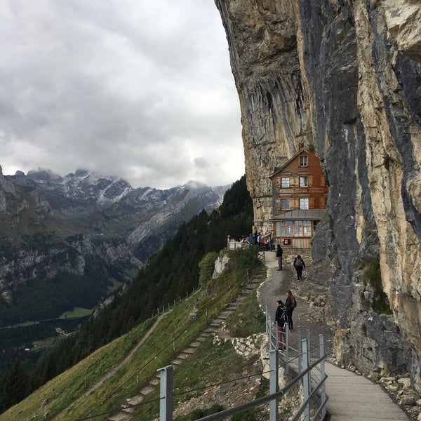 Самый известный отель Aescher в Швейцарии