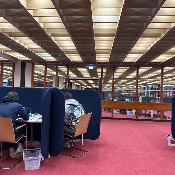 Photo taken at Staats- und Universitätsbibliothek Carl von Ossietzky by Rm i. on 1/28/2023