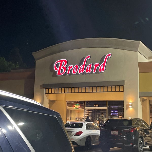 Foto tirada no(a) Brodard Restaurant por Tiffany D. em 2/1/2023