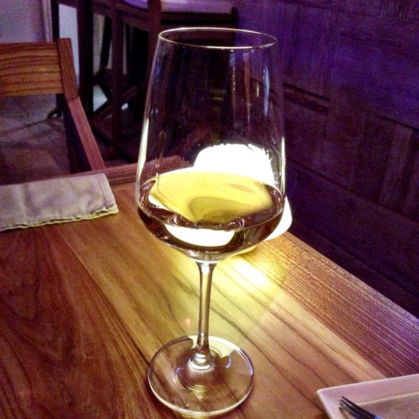 10/6/2013에 Peter H.님이 Wine &amp; Cheese Bar Paradox에서 찍은 사진