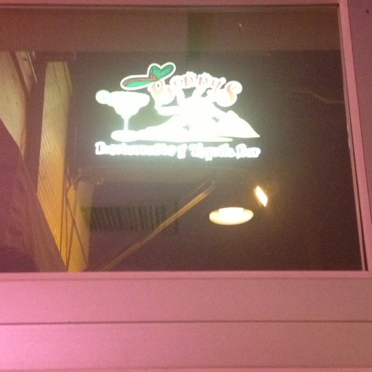 Foto tomada en Benny&#39;s Restaurant and Tequila Bar  por Casey B. el 11/17/2012