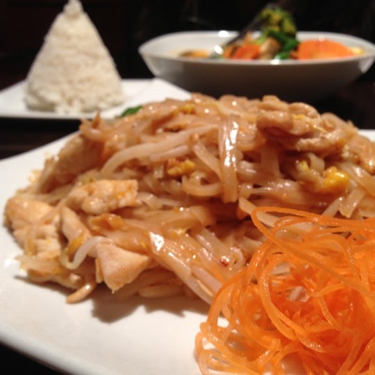 11/18/2012 tarihinde JJ S.ziyaretçi tarafından Udom Thai Restaurant &amp; Bar'de çekilen fotoğraf