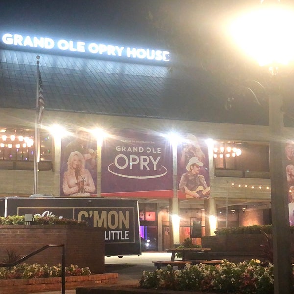รูปภาพถ่ายที่ Grand Ole Opry House โดย Angie J. เมื่อ 6/23/2022