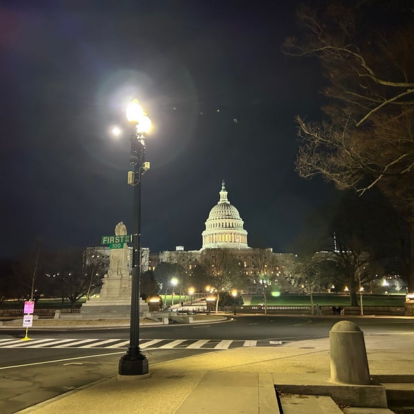 2/24/2024 tarihinde Angie J.ziyaretçi tarafından United States Capitol'de çekilen fotoğraf