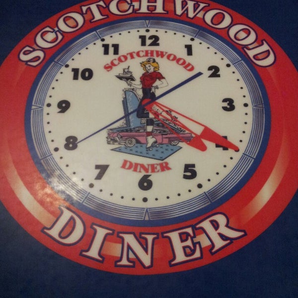 Foto tirada no(a) Scotchwood Diner por Edith A. em 10/4/2013