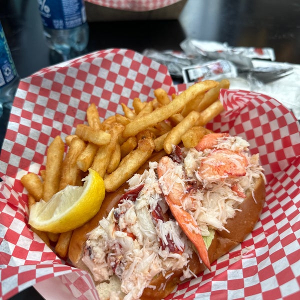 Снимок сделан в Yankee Lobster пользователем Kelsey B. 11/4/2023