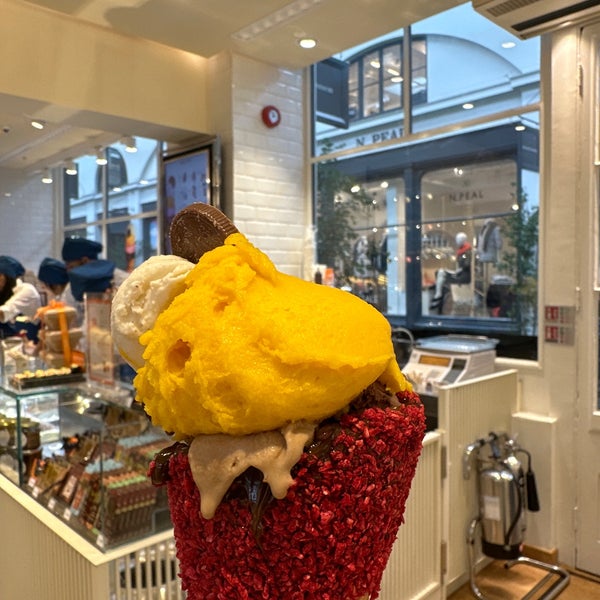 Venchi Gelato Shop in City of Westminster
