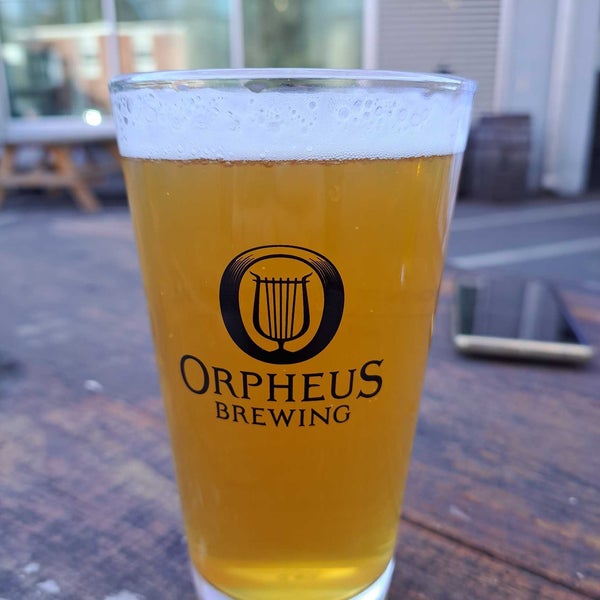 รูปภาพถ่ายที่ Orpheus Brewing โดย loveliness เมื่อ 2/19/2023