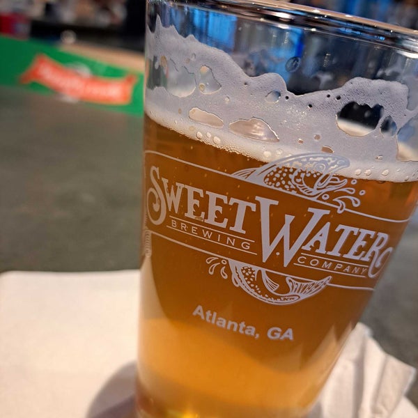 Photo taken at SweetWater Brewing Company by loveliness on 12/16/2022