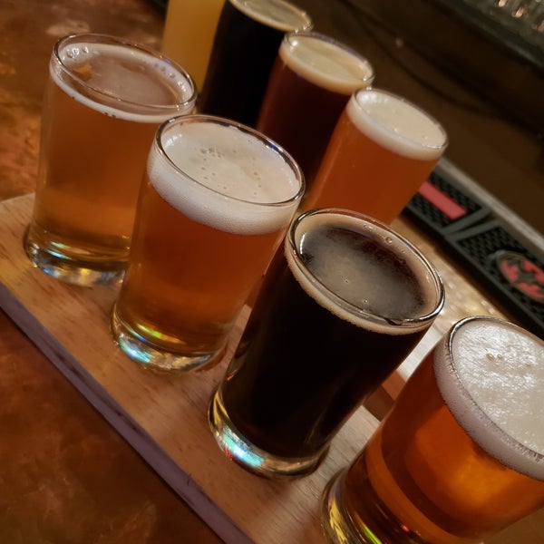 Foto tirada no(a) Craft Beer Bar por loveliness em 4/5/2019