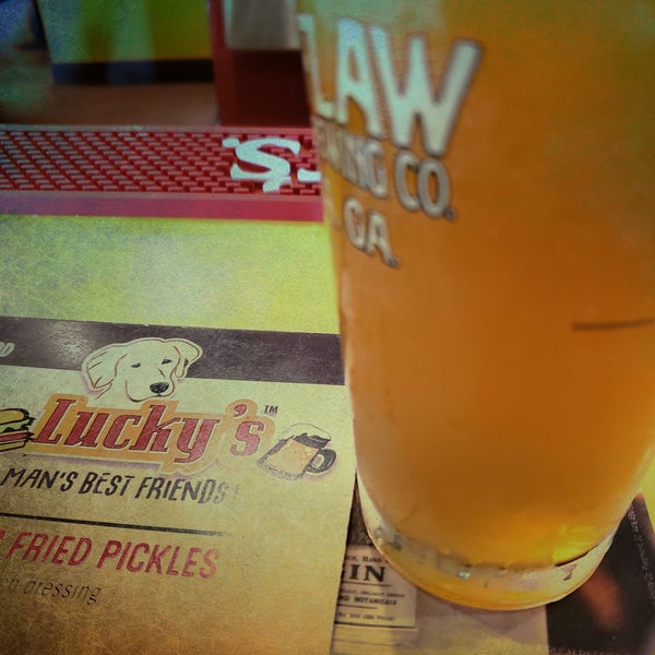 Photo taken at Lucky&#39;s Burger and Brew by loveliness on 9/15/2019