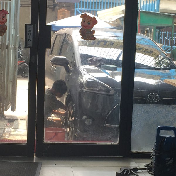 Hands On Car Wash Car Wash and Detail in Jakarta