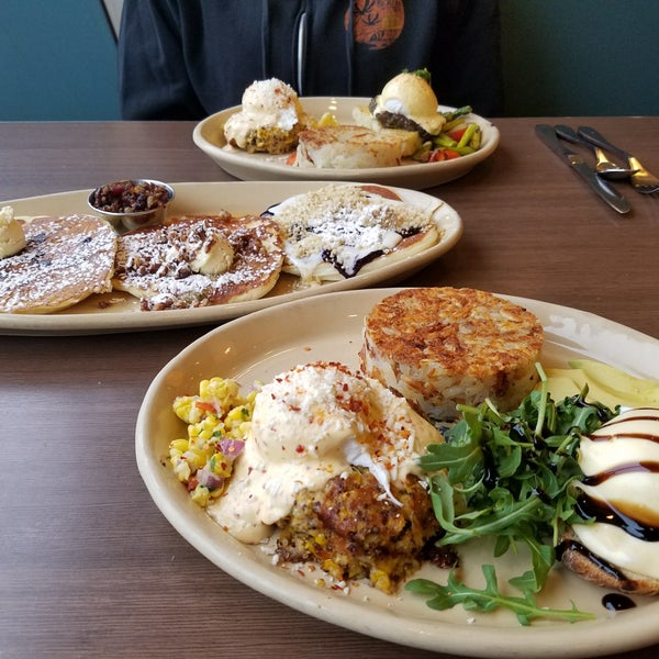Photo taken at Snooze, an A.M. Eatery by Brooke T. on 2/12/2018