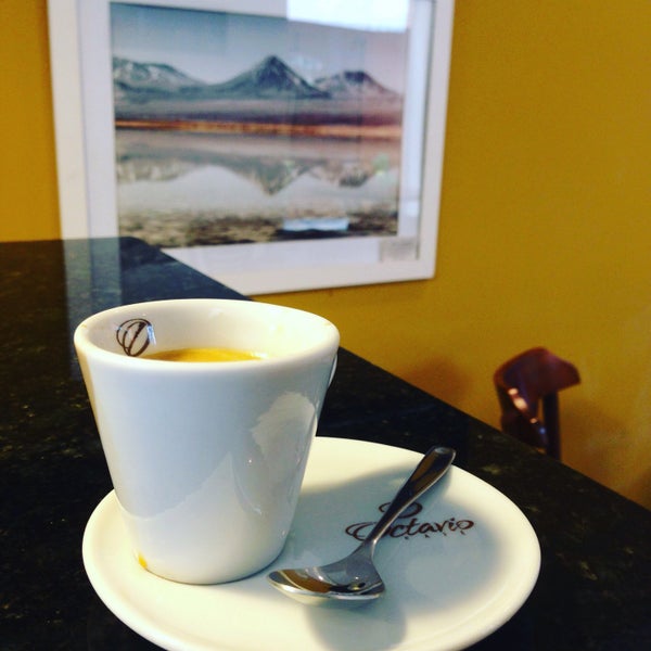 รูปภาพถ่ายที่ Travel And Coffee To Go โดย Gabriela N. เมื่อ 9/1/2015