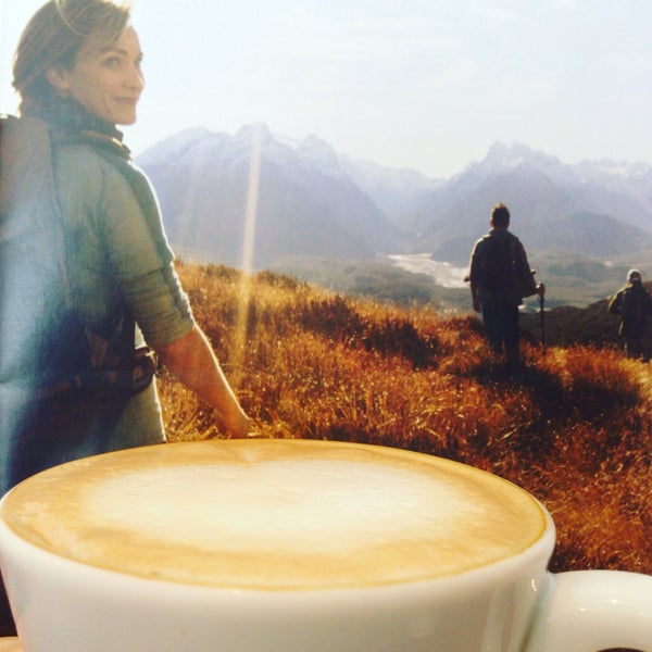รูปภาพถ่ายที่ Travel And Coffee To Go โดย Gabriela N. เมื่อ 9/11/2015