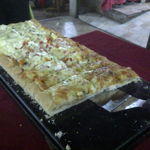 Foto scattata a La Pizza Mia da Jeferson S. il 12/1/2012